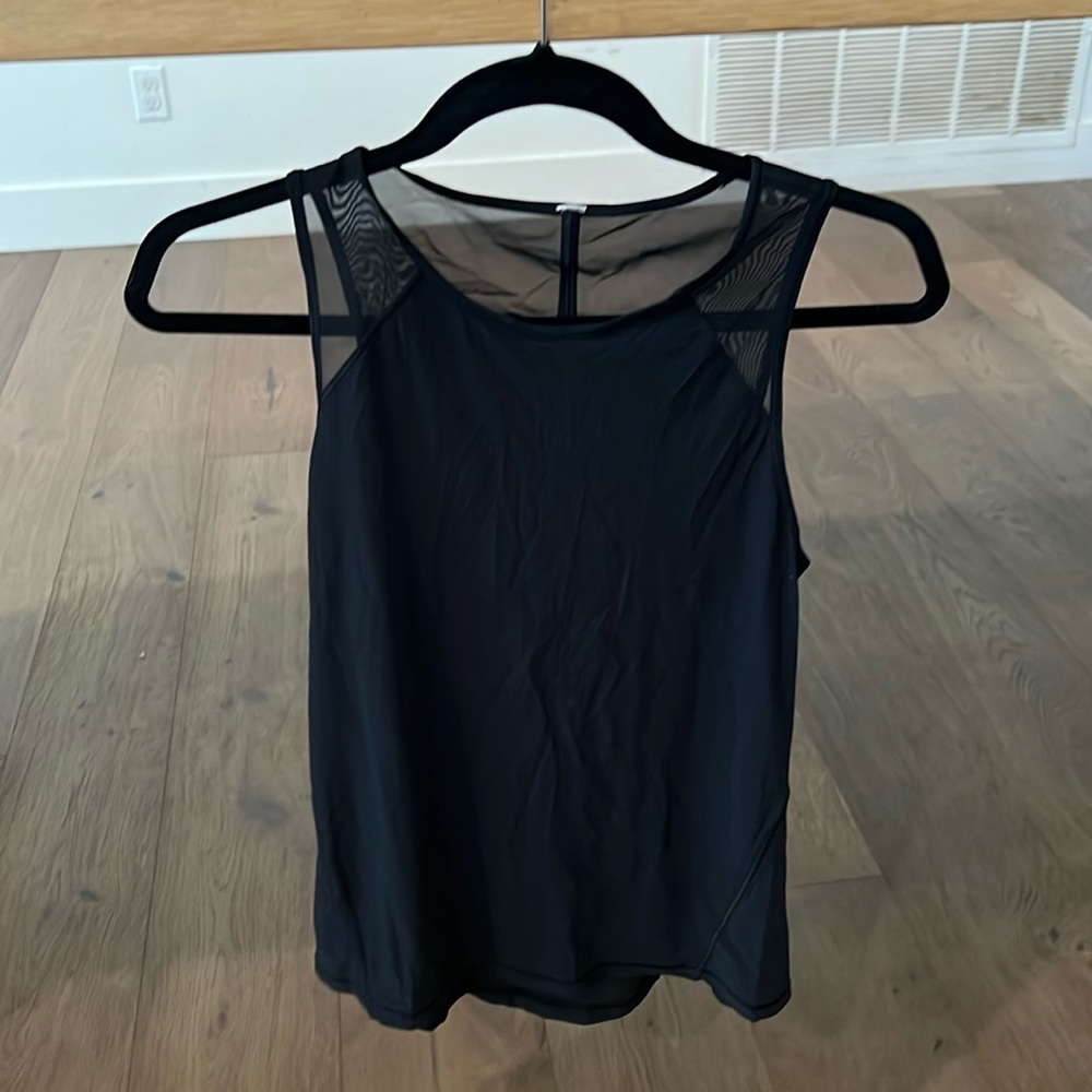 Lululemon tank size 2